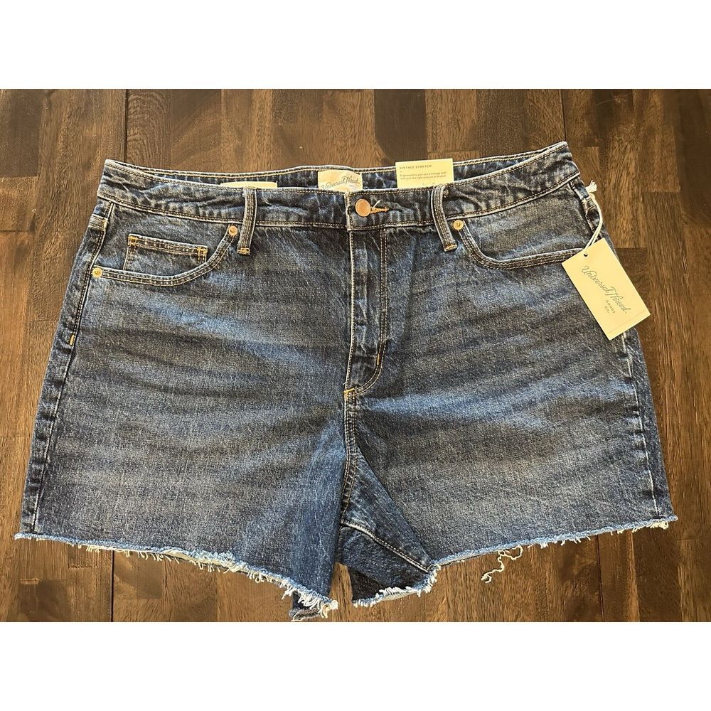 Universal Thread Vintage Midi Shorts Size Medium Blue Stretch Fitted Hip & Leg
